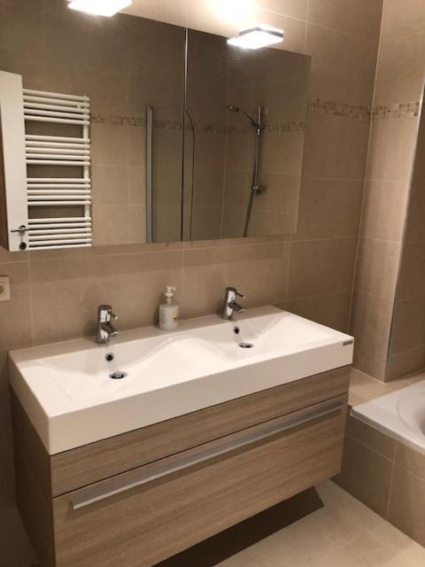 Vakantie Appartement Allure, Met Zuidgericht Tuintje Ostenda Esterno foto